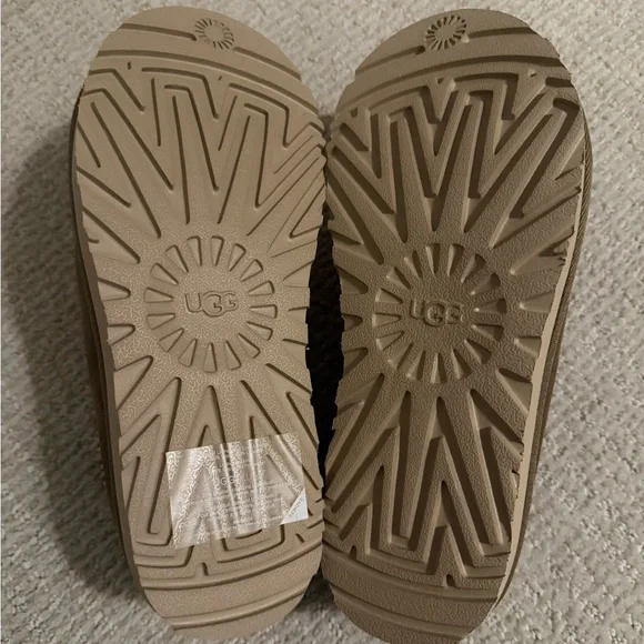 NWT Women's Uggs Tasman. Color: Antelope - Picture 6 of 8